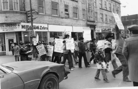 Del Rey demonstration