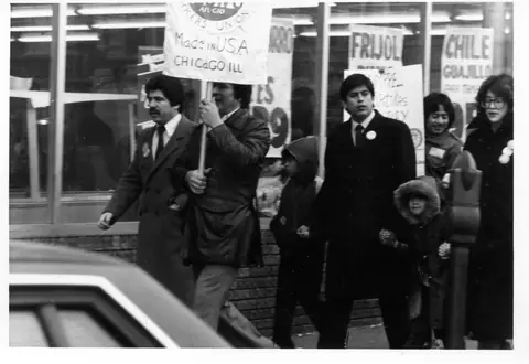 Del Rey demonstration and walk